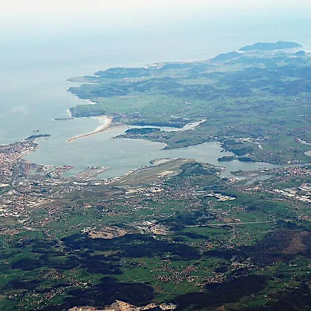 En Bahia De Santander Pontejos