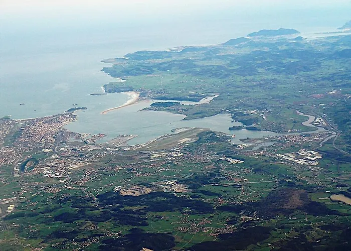 En Bahia De Santander Pontejos